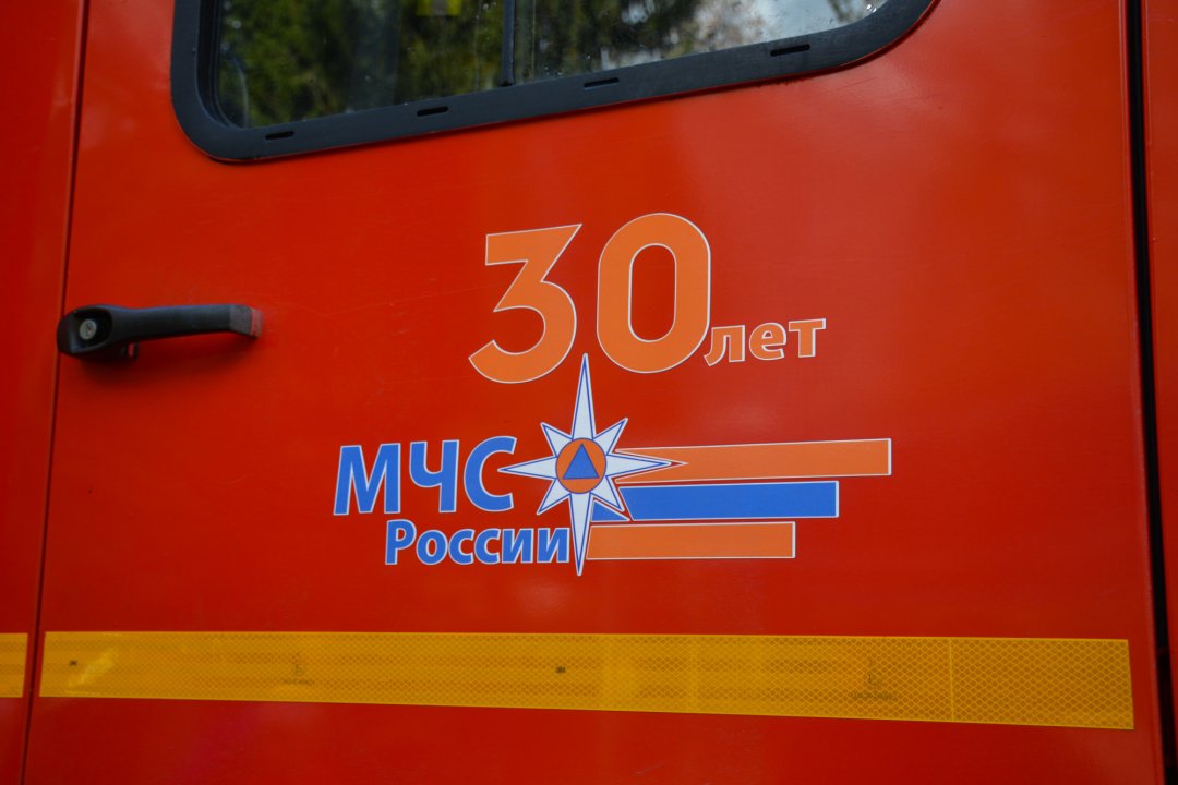 Пожарно-спасательные подразделения приняли участие в ликвидации последствий ДТП в Вельском МО на ФАД М-8
