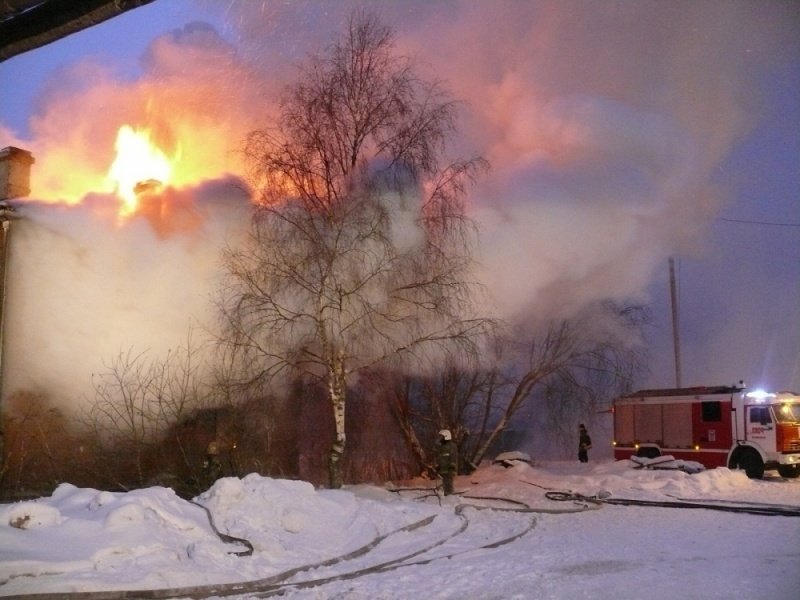 Пожарно-спасательные подразделения выезжали на пожар в Вельском районе